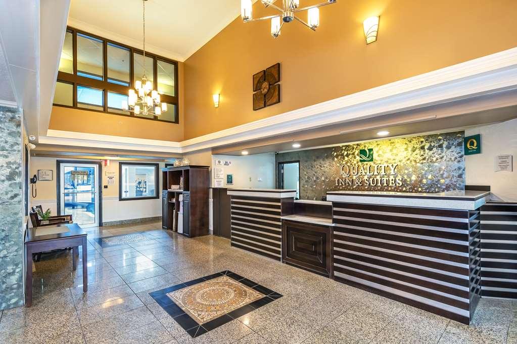 Quality Inn & Suites Yorkton Beltér fotó